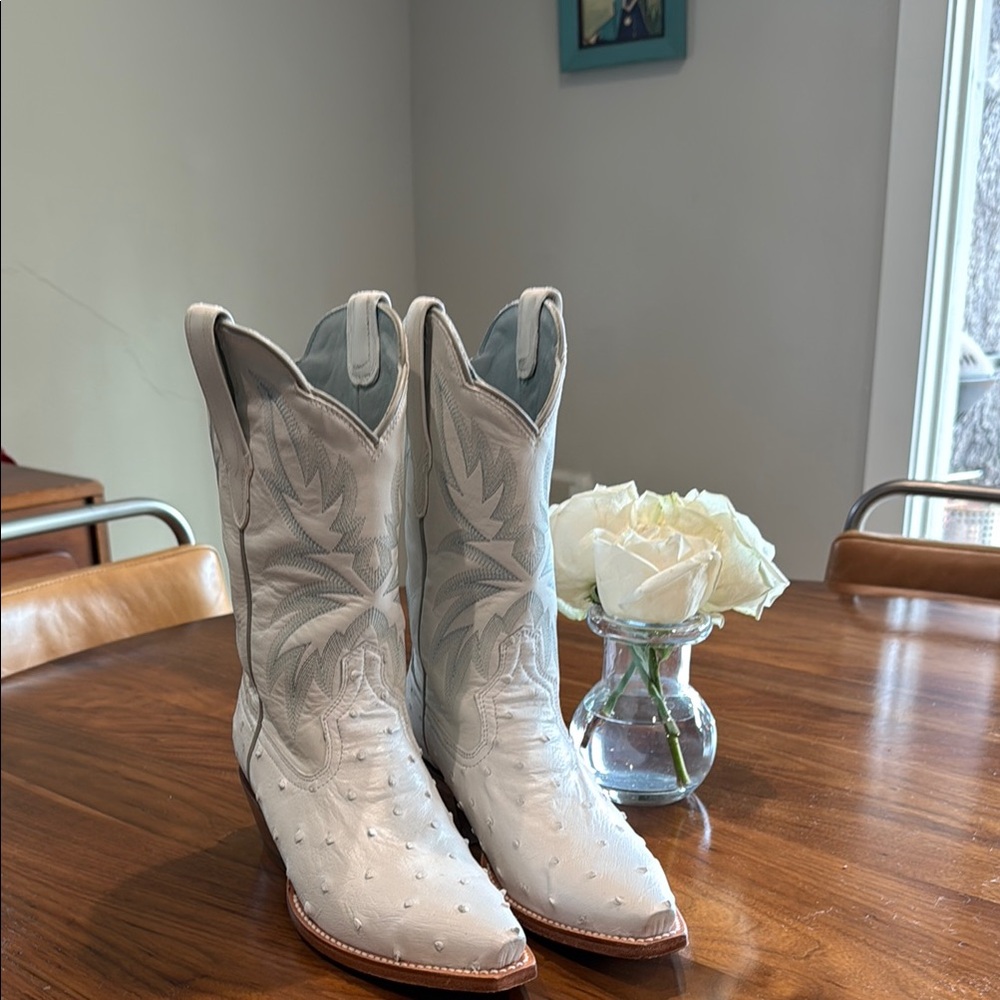 Tecovas Sadie Snow Ostrich boot size 6 worn once
